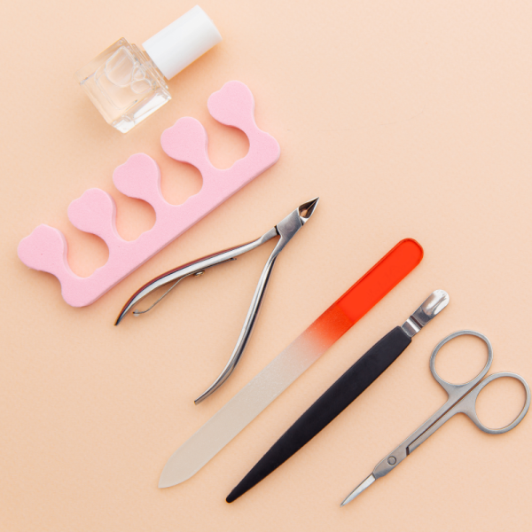 Tools of a manicure set - Image 2